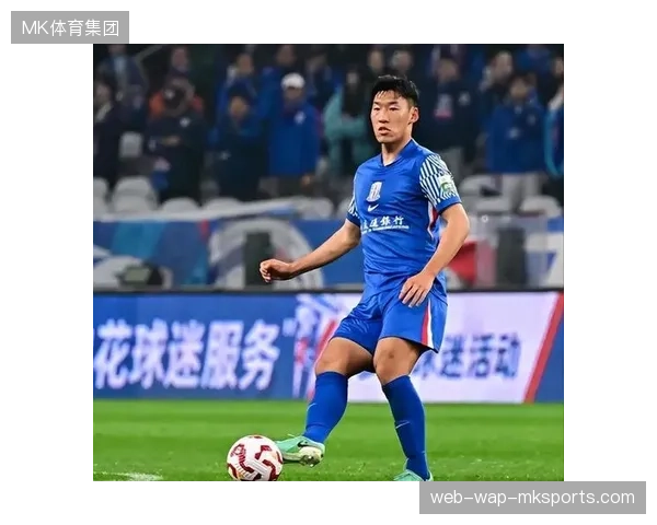 国足锋线把握机会能力提升，张玉宁建功赢球但朱辰杰的后防失误为泰国战敲响警钟